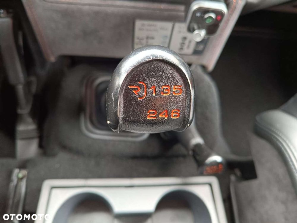 Land Rover Defender - 36