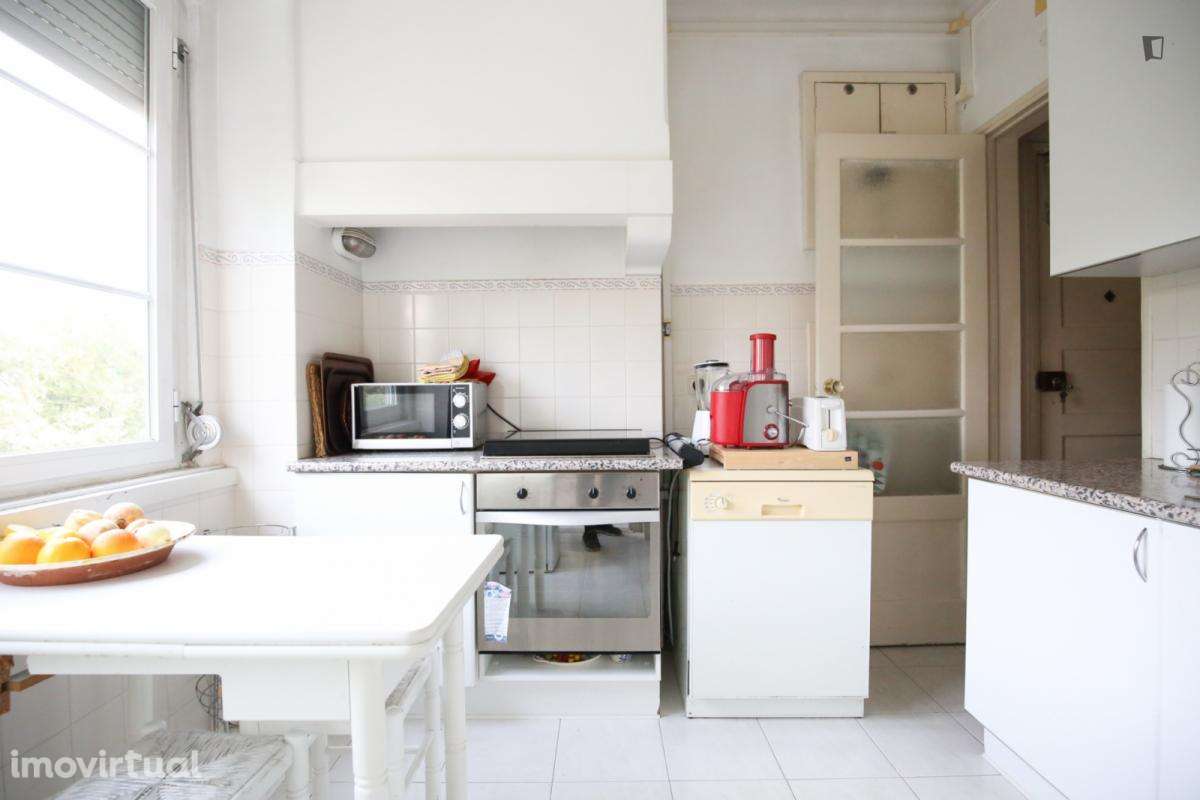 Quarto - localizado em Roma-Areeiro Lisbon - Grande imagem: 5/39