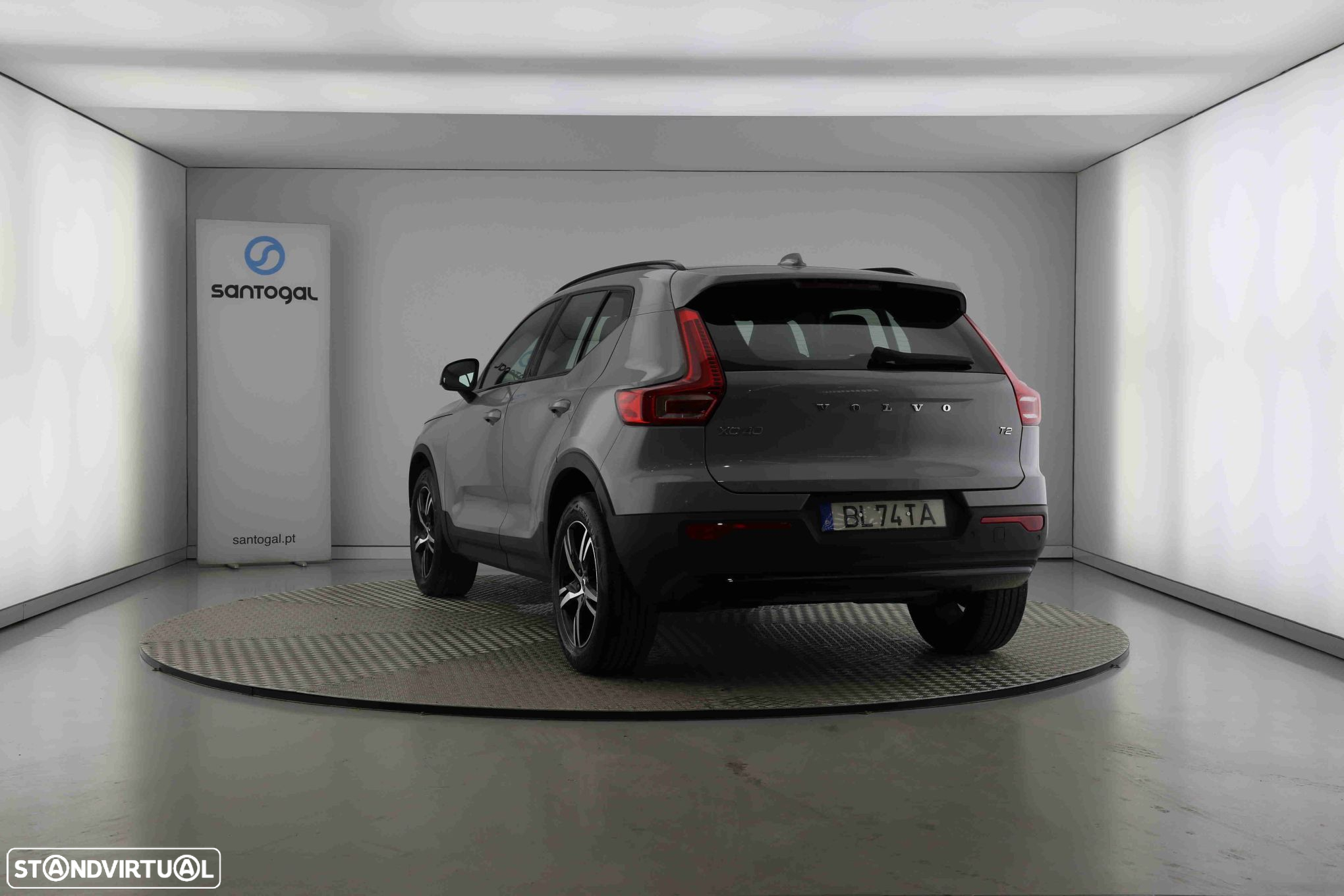 Volvo XC 40 1.5 T2 Plus Dark Auto - 4