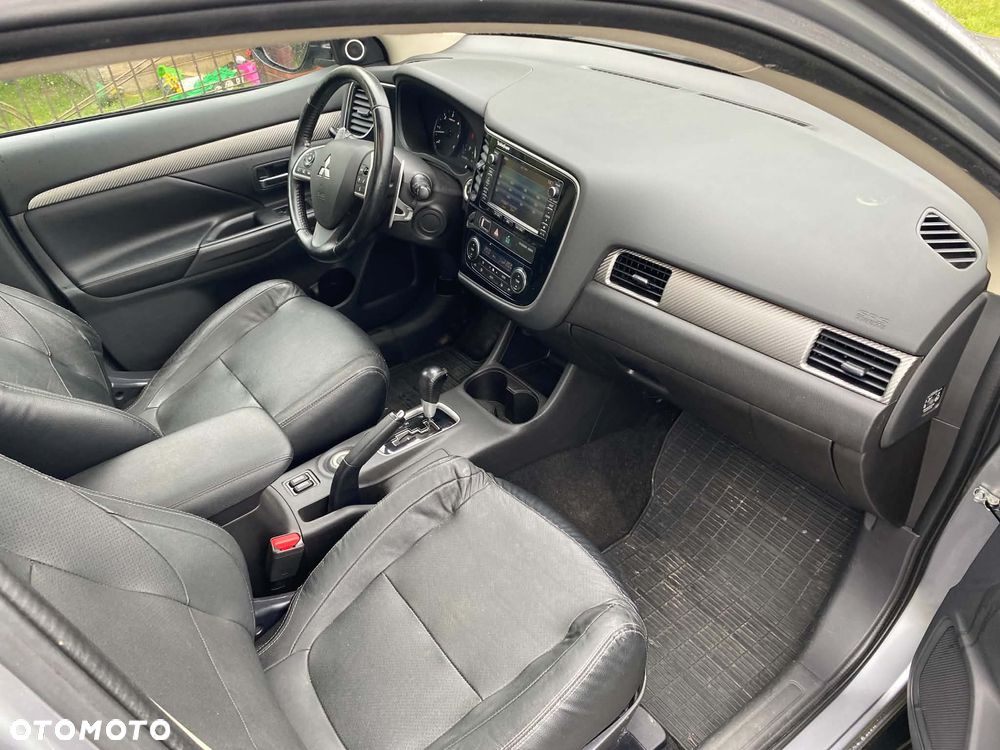 Mitsubishi Outlander - 13
