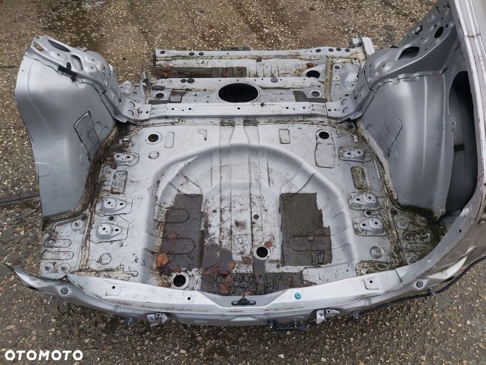 Prius IV Prime Plug IN pas tylny podłoga tył wanna - 2