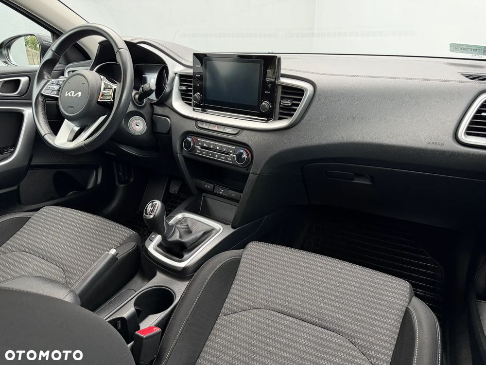 Kia Ceed 1.5 T-GDI M - 21