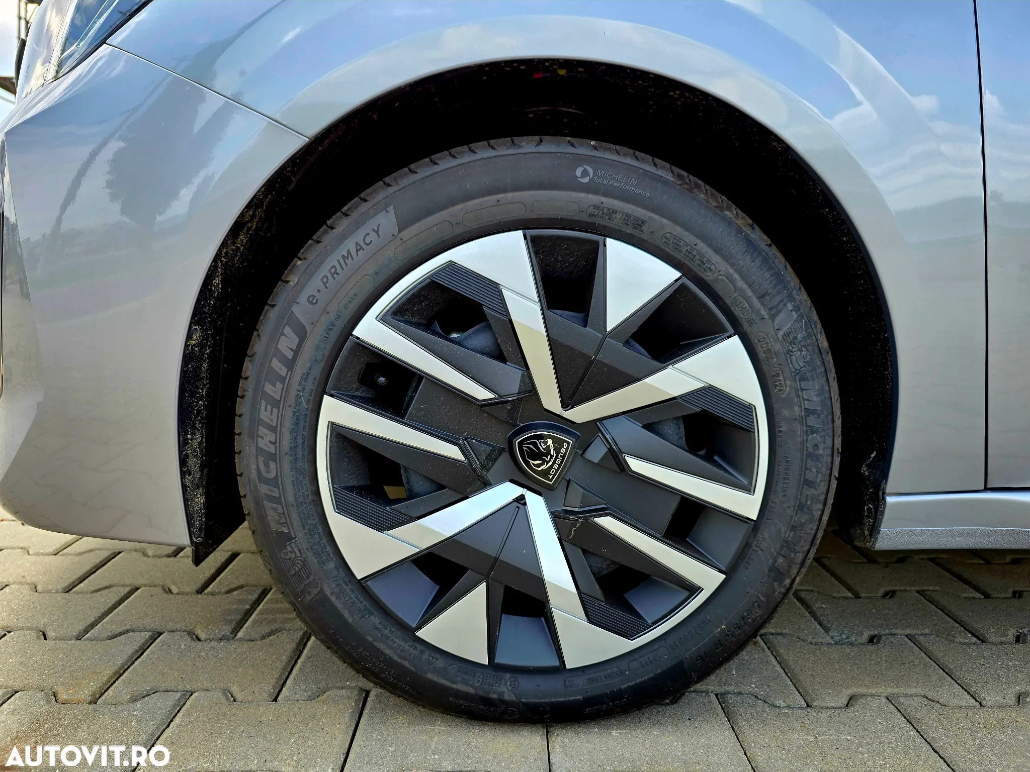 Peugeot 208 1.2 L PureTech STT Active - 6