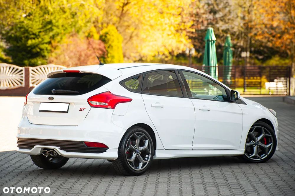 Ford Focus 2.0 TDCi ST mit Leder-Exclusiv-Paket - 12