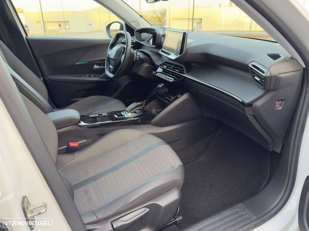 Peugeot 2008 PureTech 130 EAT8 Allure - 22