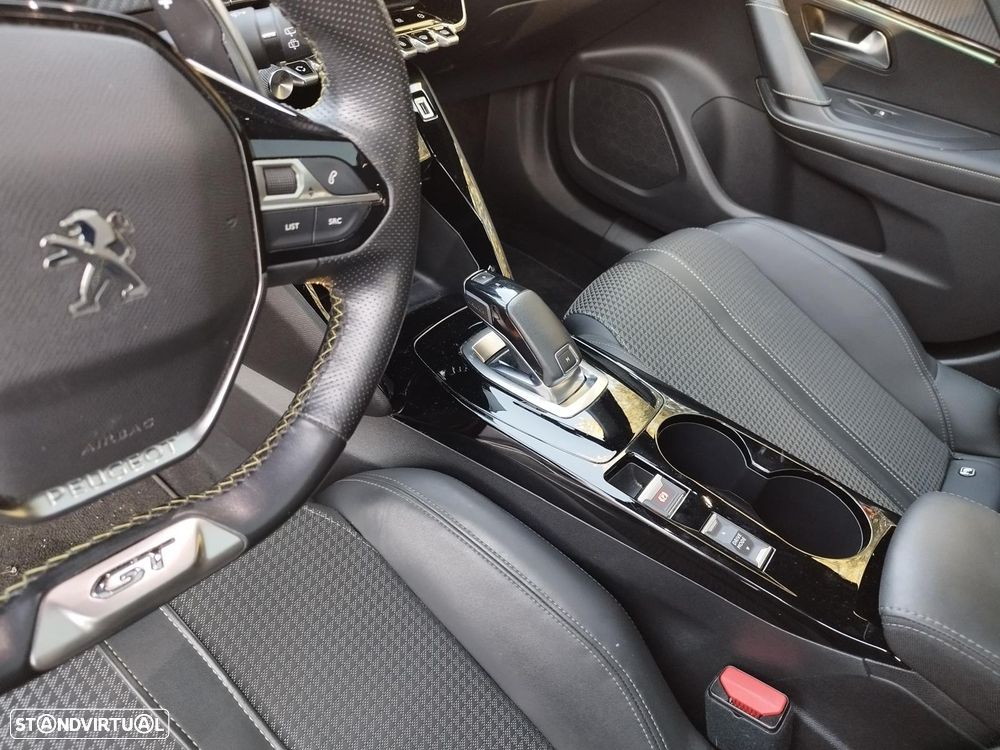 Peugeot 2008 1.2 PureTech GT Line EAT8 - 6