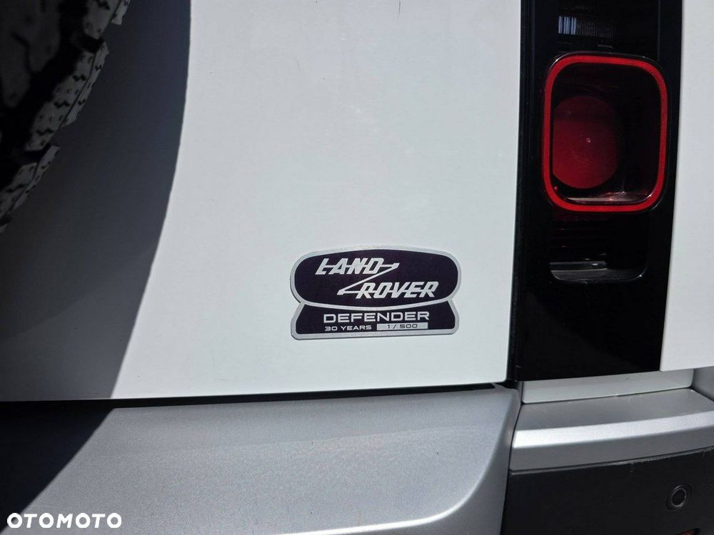Land Rover Defender 2.0 P300 75th Limited Edition - 33