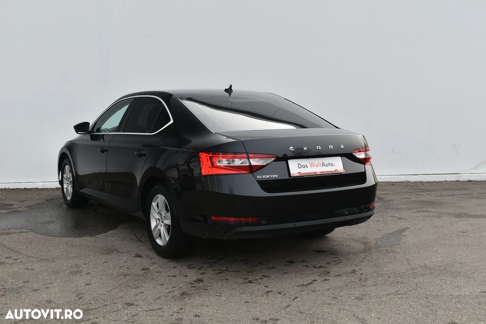 Skoda Superb 2.0 TDI DSG Ambition - 4
