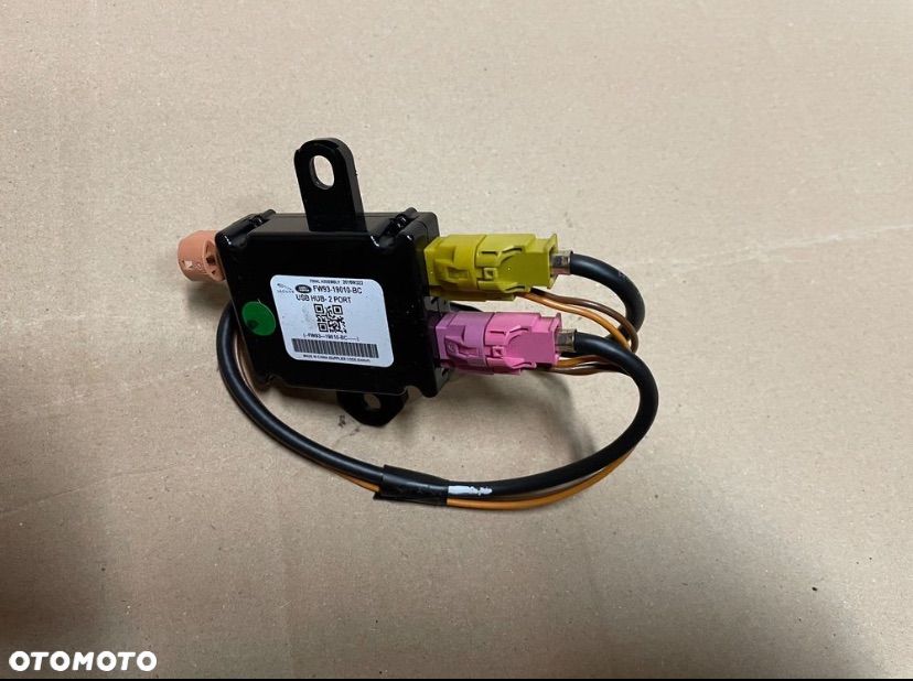 FW93-19010-BC port usb hub jaguar f-pace x761 - 1