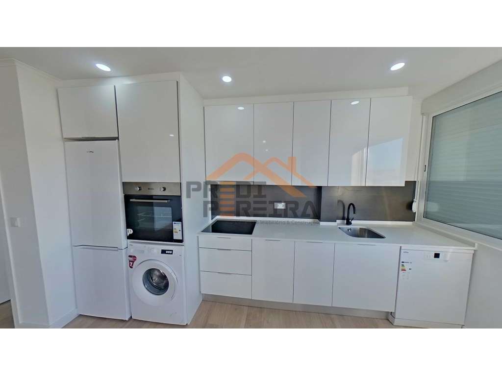 Apartamento T4, totalmente remodelado, situado na Damaia. - Grande imagem: 5/26