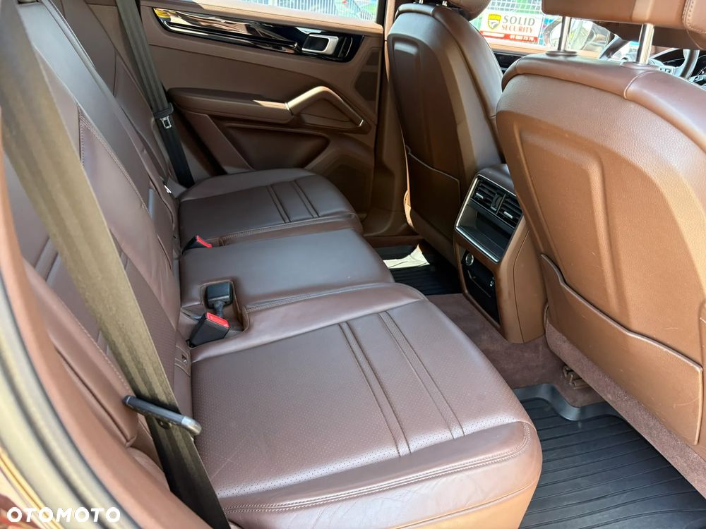 Porsche Cayenne E-Hybrid - 27
