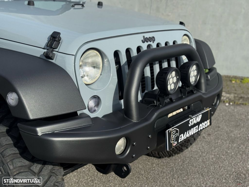 Jeep Wrangler - 8
