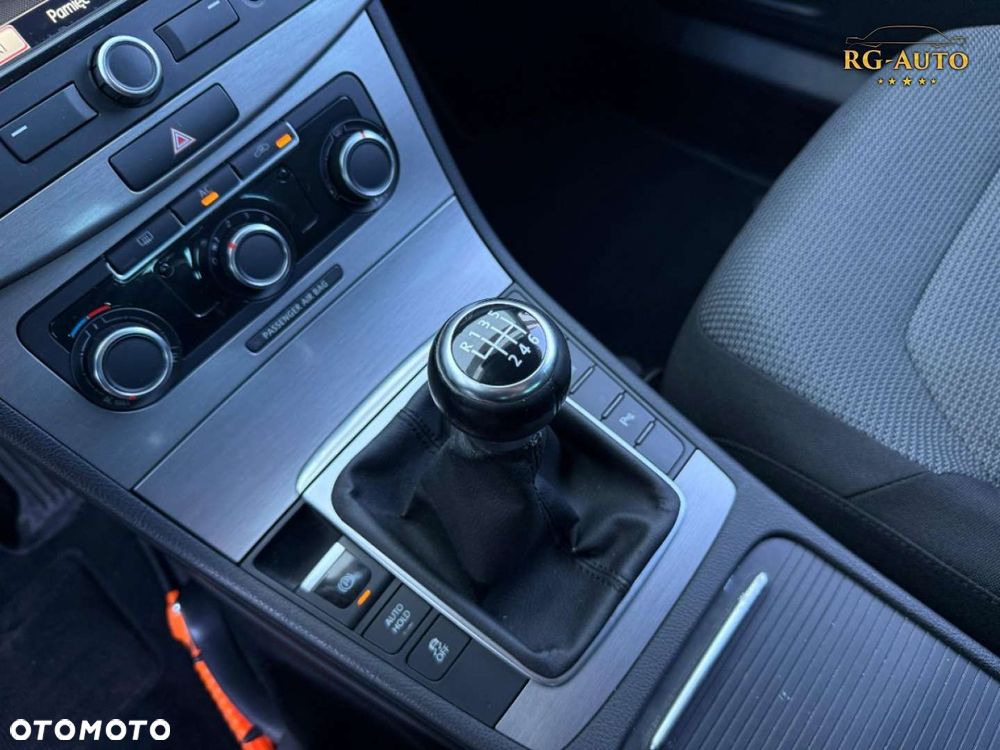 Volkswagen Passat - 32