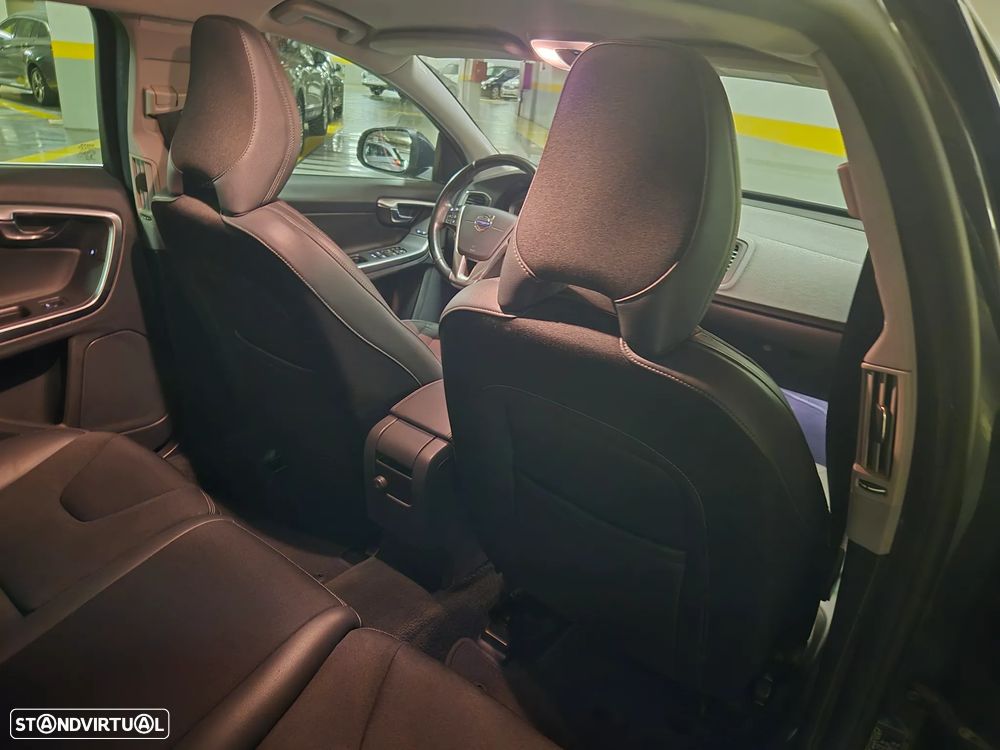 Volvo V60 1.6 D2 Momentum Eco - 34