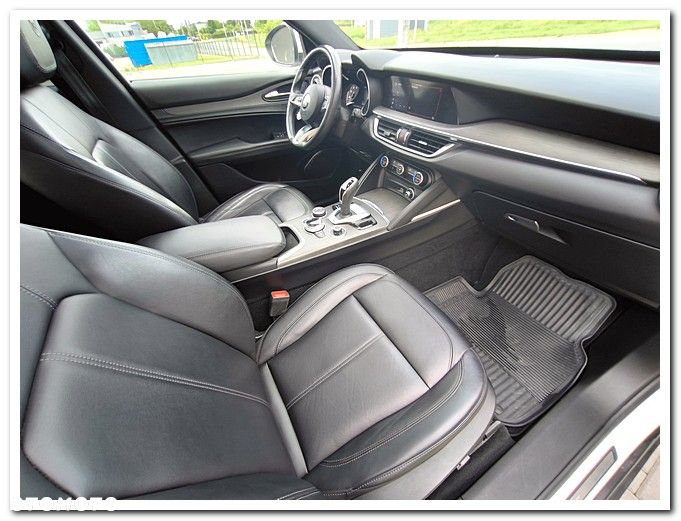 Alfa Romeo Stelvio 2.0 Turbo 16V AT8-Q4 Executive - 24