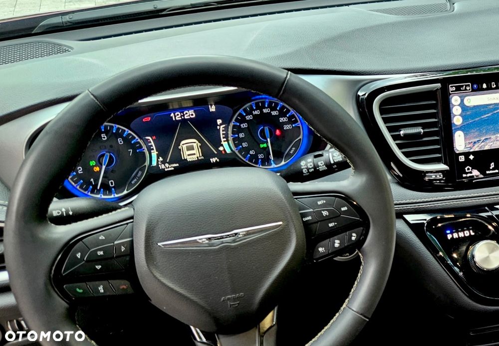 Chrysler Pacifica - 20