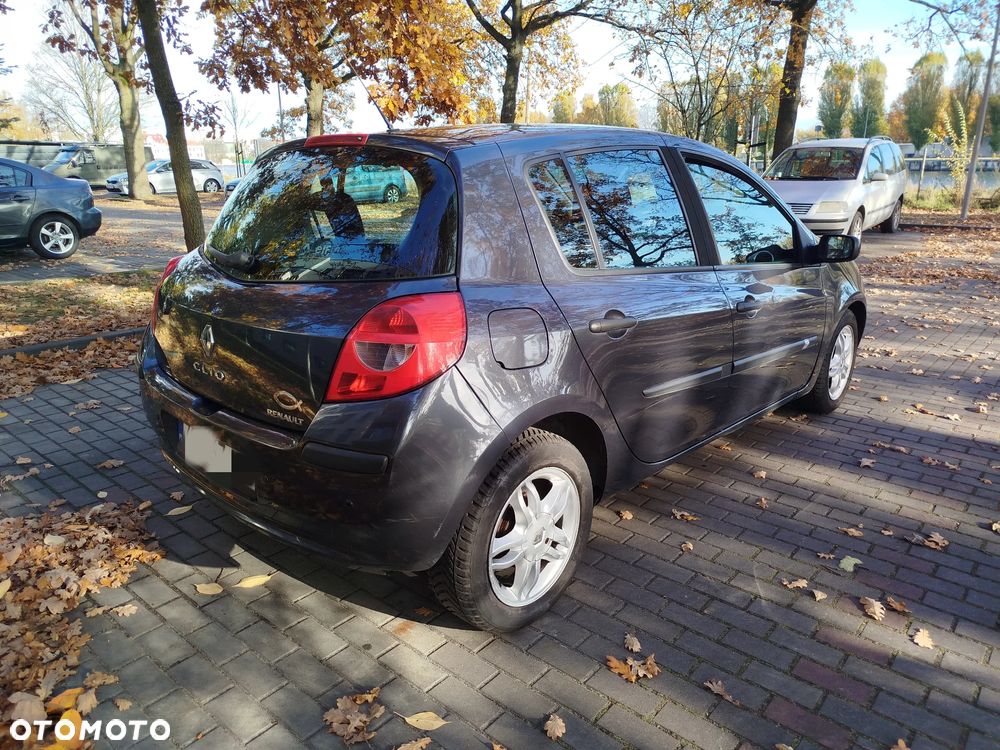 Renault Clio - 7