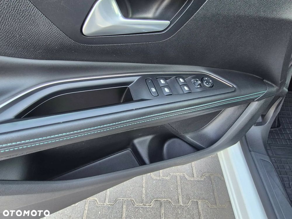 Peugeot 5008 2.0 BlueHDi Allure S&S EAT8 - 22