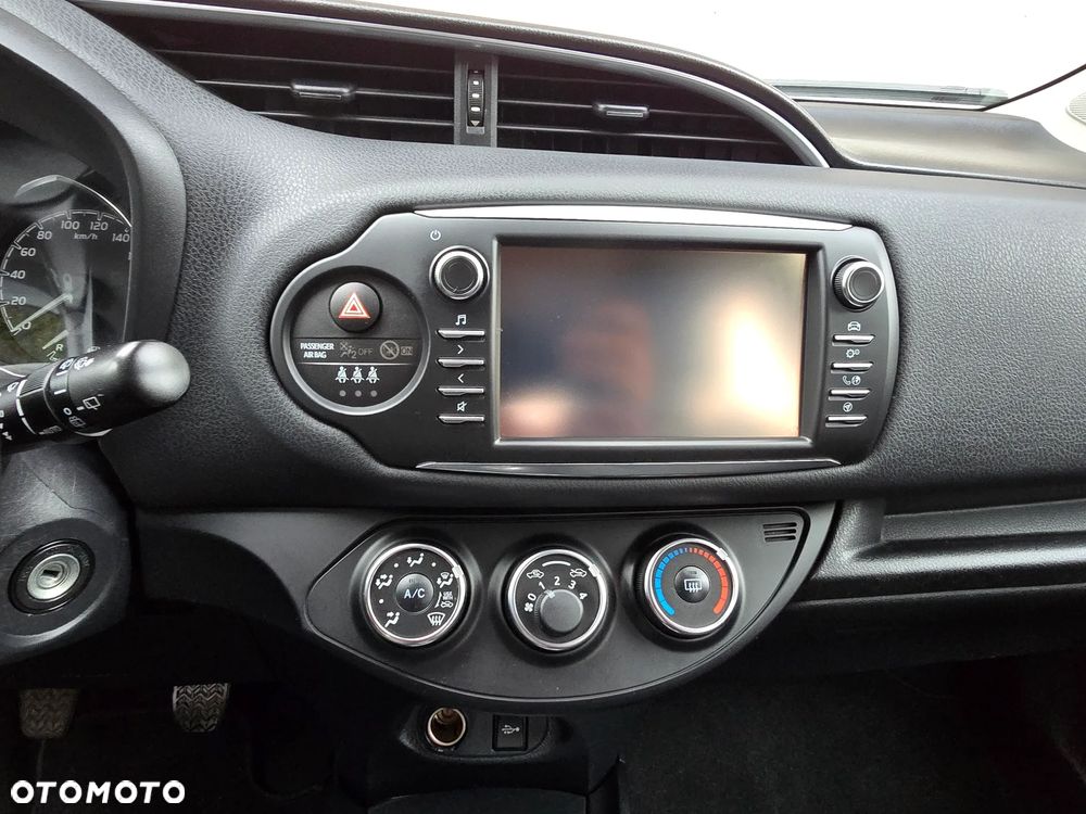 Toyota Yaris 1.5 Dynamic - 13