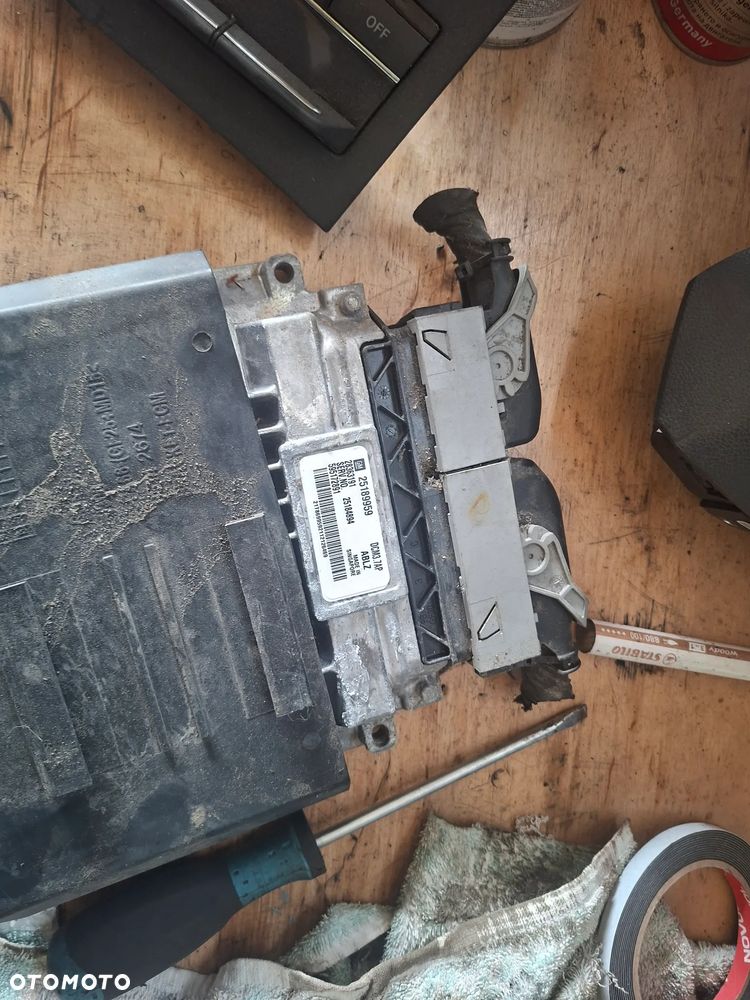 KOMPUTER SILNIKA 2.0 VCDI CHEVROLET ORLANDO 25189959 - 2