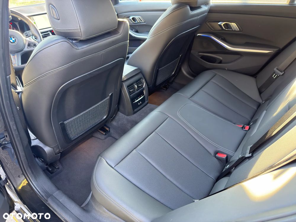 BMW Seria 3 318i M Sport - 21