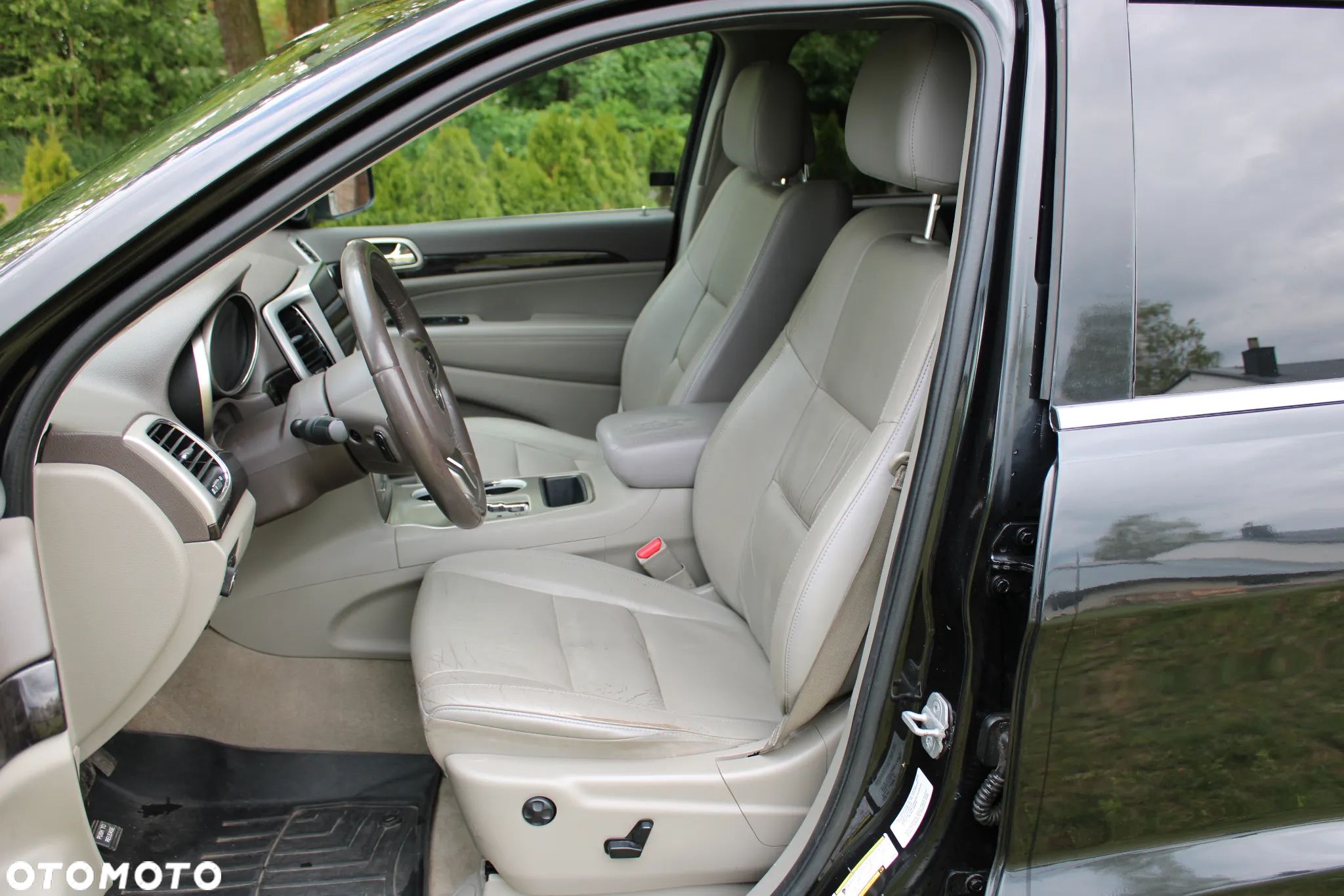 Jeep Grand Cherokee - 32