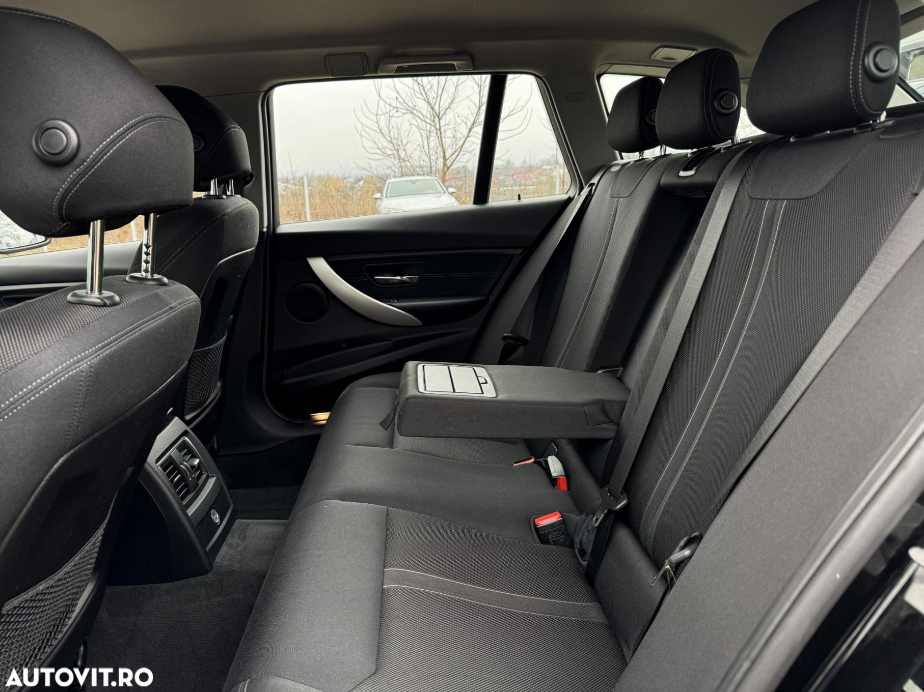 BMW Seria 3 318d Touring xDrive Advantage - 19