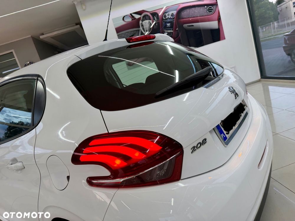 Peugeot 208 - 11