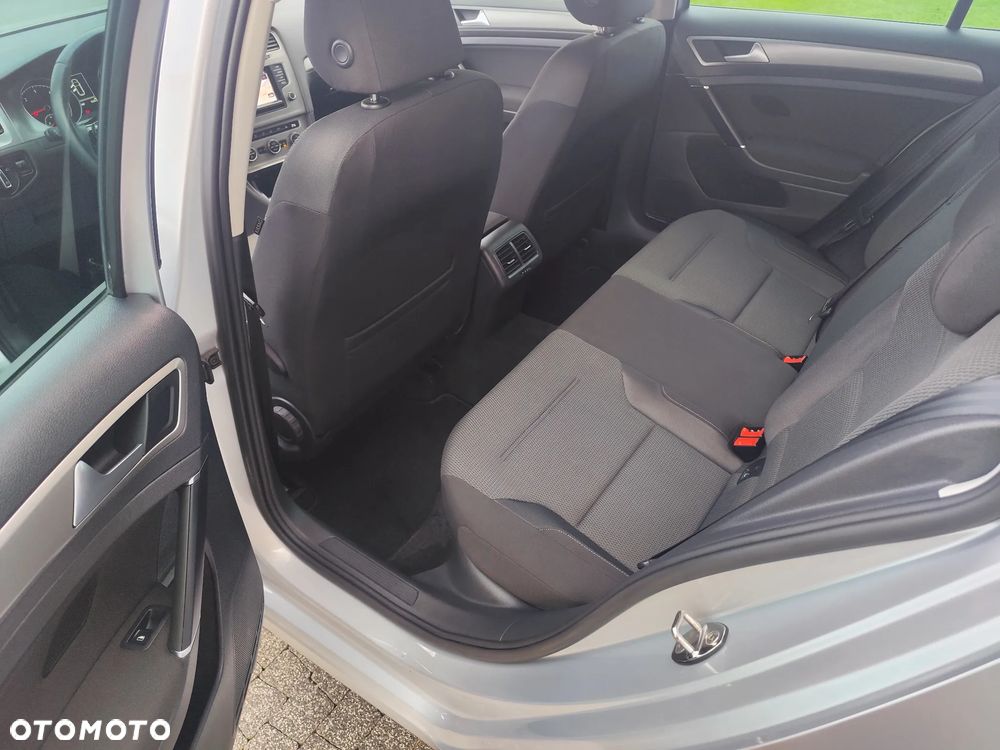 Volkswagen Golf 2.0 TDI BlueMotion Technology Edition - 16