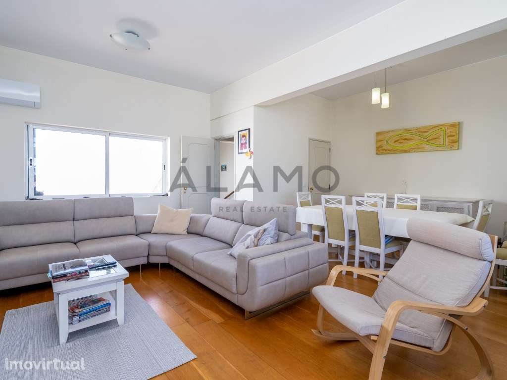 Apartamento T4 Renovado com Amplos Espaços Exteriores no Centro de ... - Grande imagem: 2/33