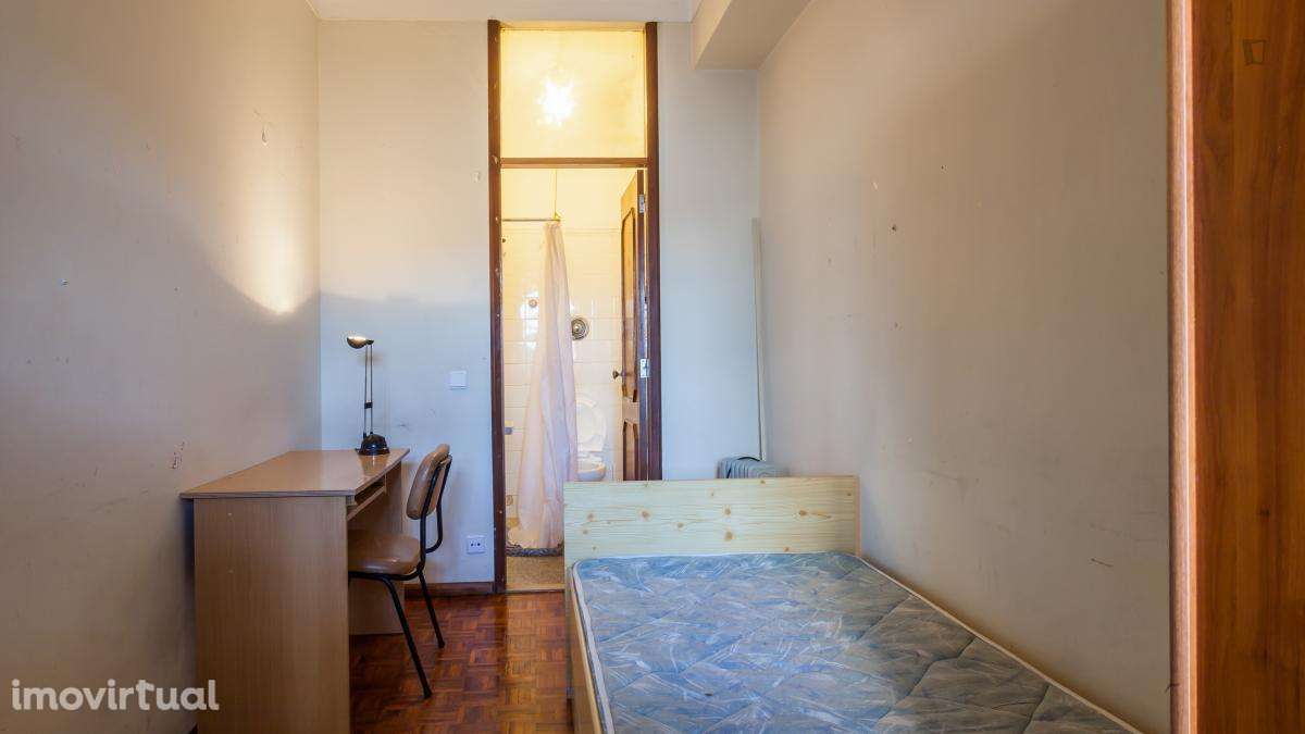 Quarto - localizado em Ramalde Porto - Grande imagem: 4/34