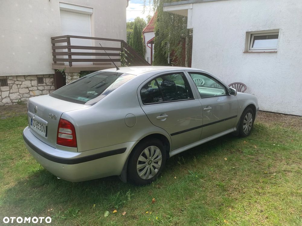 Skoda Octavia 1.6 Tour - 5