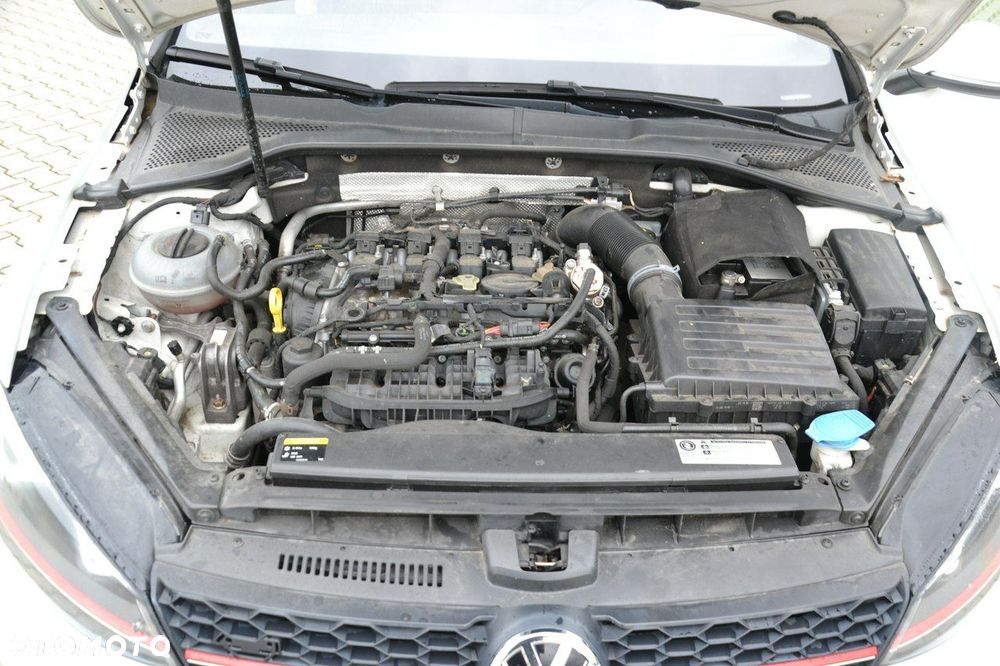Volkswagen Golf - 24