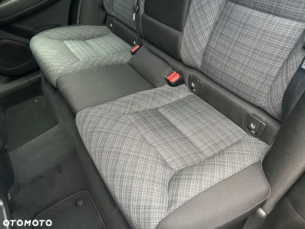 Volvo XC 60 B4 D AWD Momentum Pro - 16