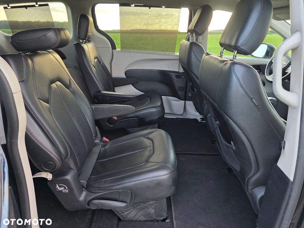 Chrysler Pacifica - 16