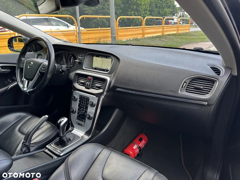Volvo V40 Cross Country D2 Drive-E Ocean Race - 12