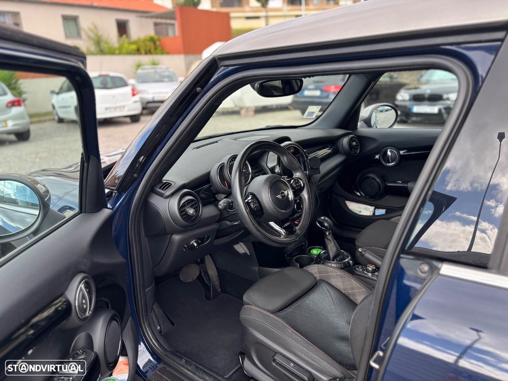 MINI 5 Portas Cooper D Auto - 5