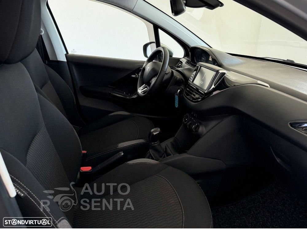 Peugeot 208 1.2 PureTech Allure - 19