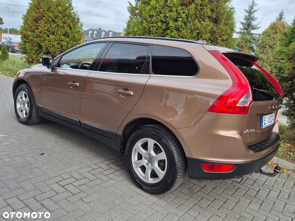 Volvo XC 60 2.4D AWD Momentum - 8