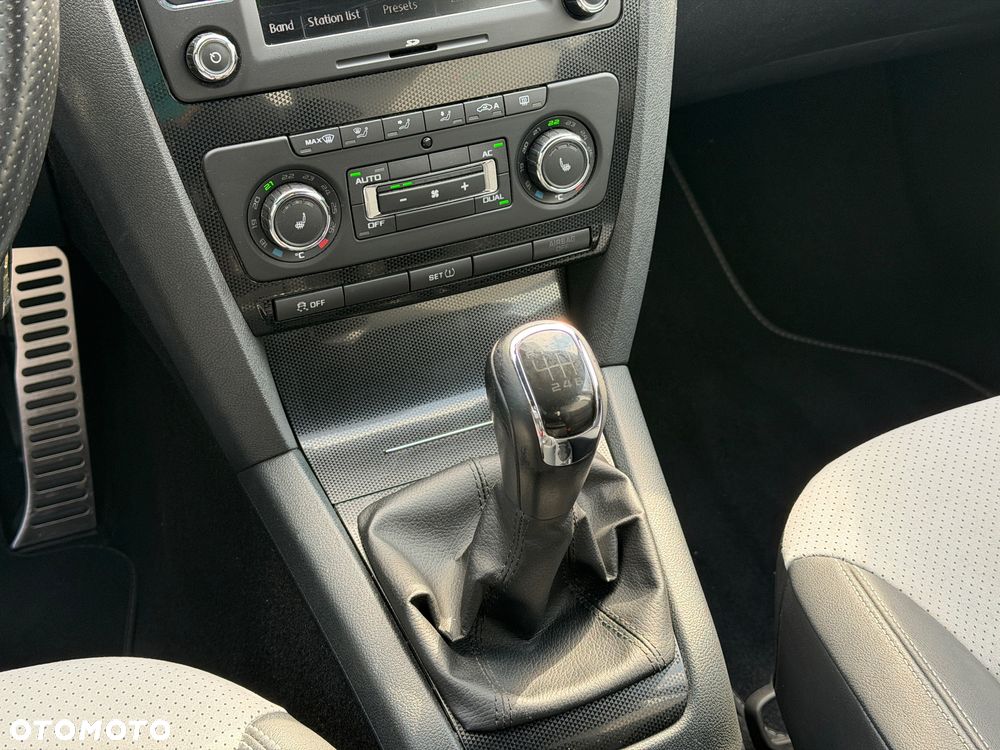 Skoda Octavia 2.0 TSI RS - 19