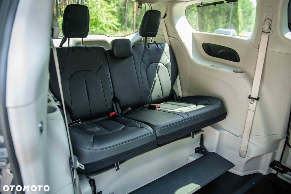 Chrysler Pacifica - 14
