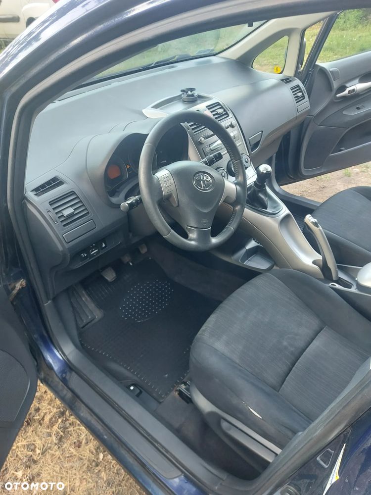 Toyota Auris 1.4 D-4D Luna - 2