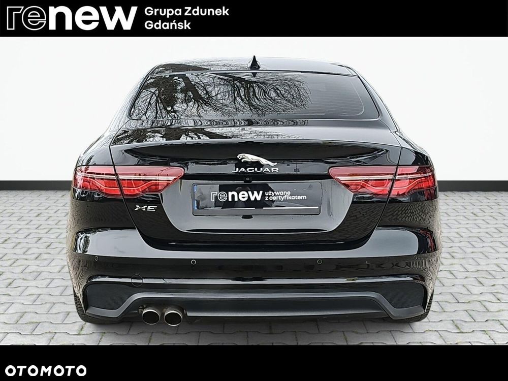 Jaguar XE - 11