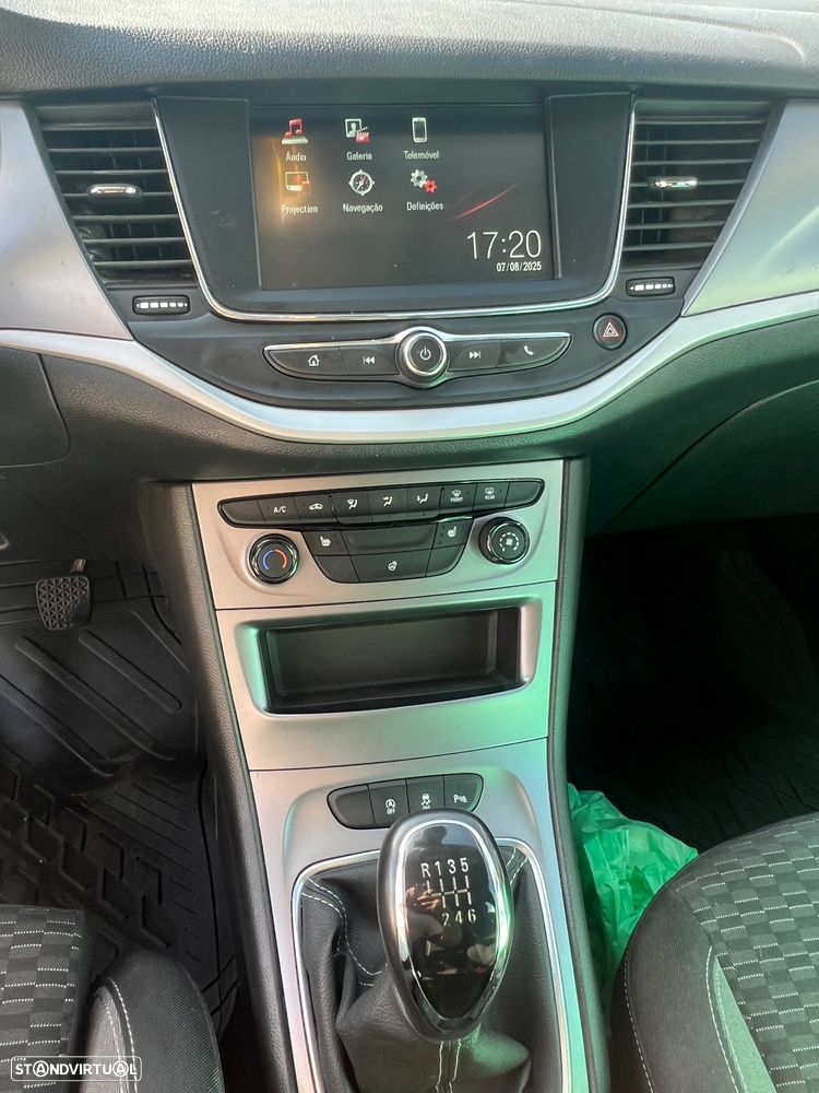 Opel Astra Sports Tourer - 11