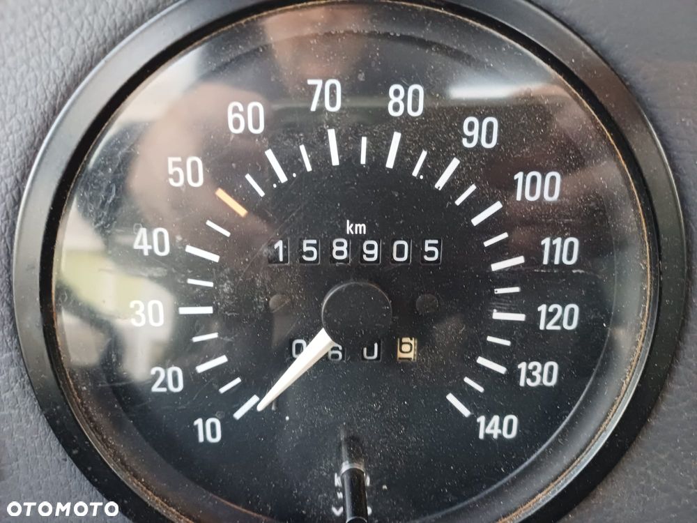 Mercedes-Benz 310D - 8