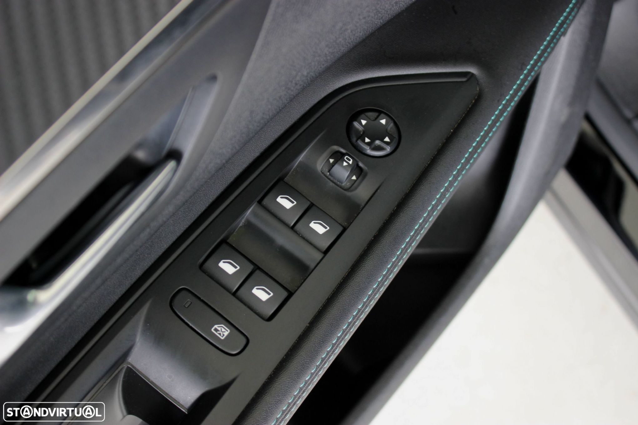 Peugeot 5008 1.2 PureTech Allure EAT8 - 18