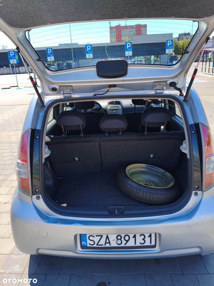 Daihatsu Sirion 1.0 - 9