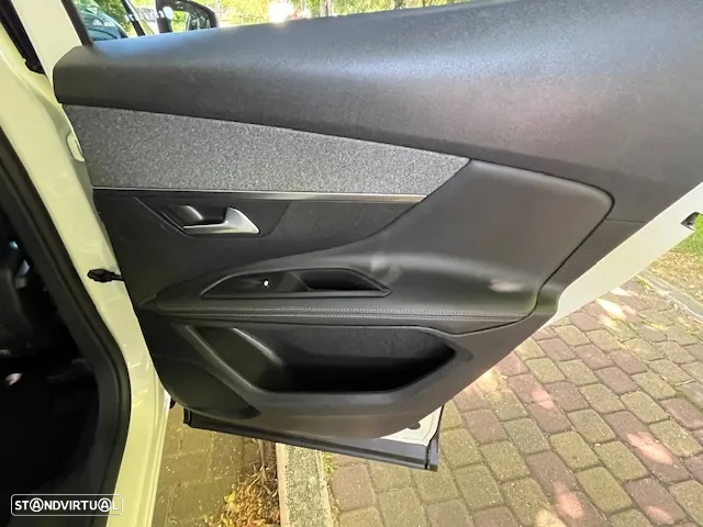 Peugeot 3008 1.5 BlueHDi Allure Pack EAT8 - 25