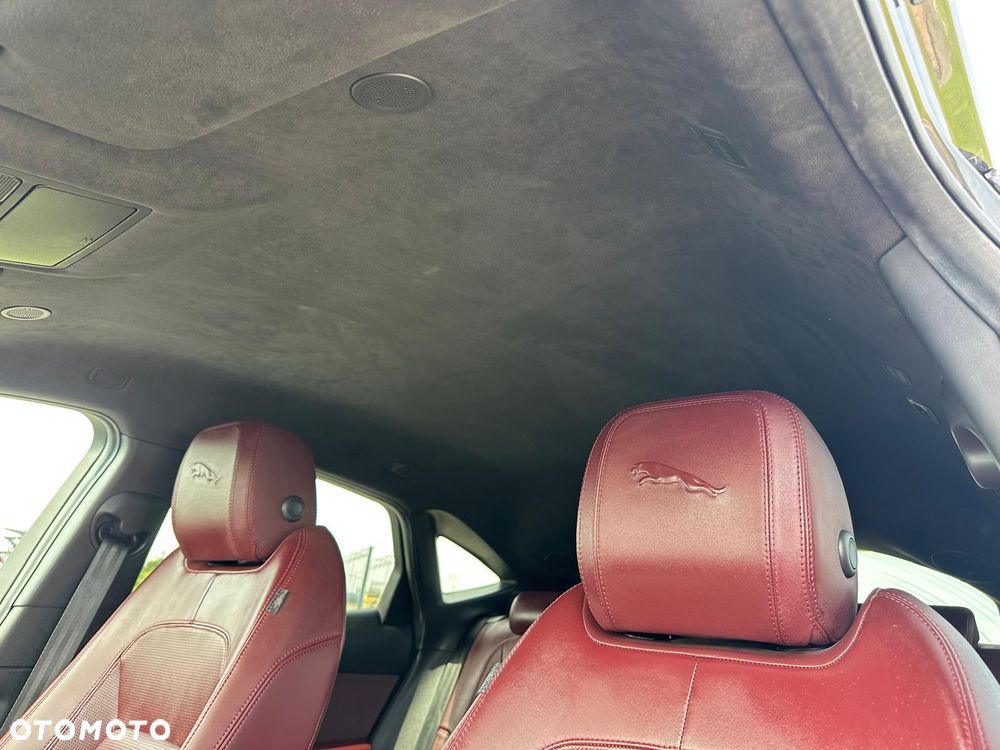 Jaguar E-Pace 1.5 P300e PHEV AWD R-Dynamic Black - 13