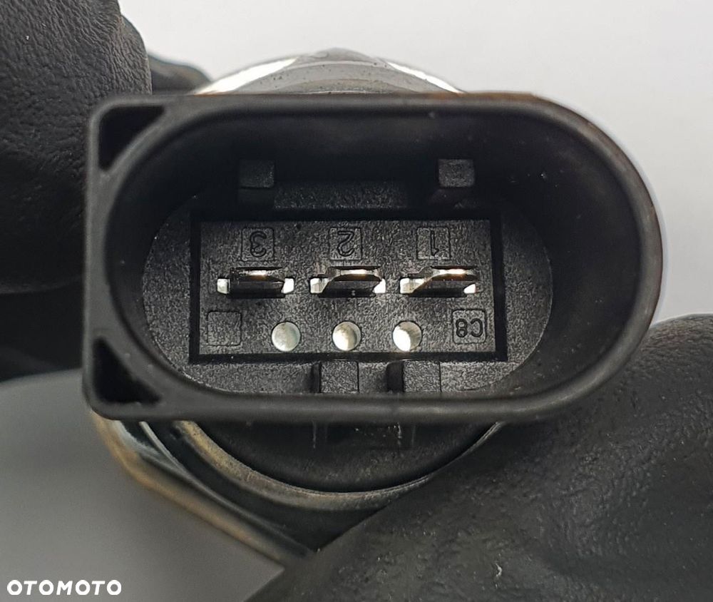 CZUJNIK CIŚNIENIA PALIWA AUDI A3 8P 2.0 FSI 3GDI0025 2420928933 - 2